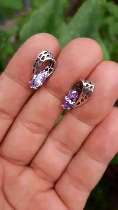 Сережки із каменем