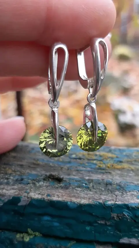 Сережки із зеленим каменем зі срібла 925 — фото 2