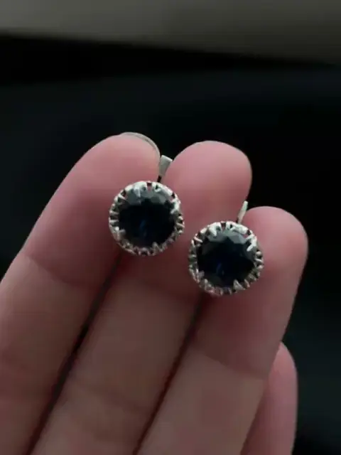 Сережки із зеленим каменем