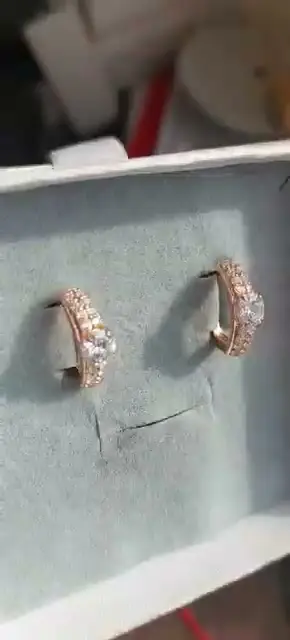 Сережки «Блискучі з каменем з позолотою» зі срібла 925 — фото 3