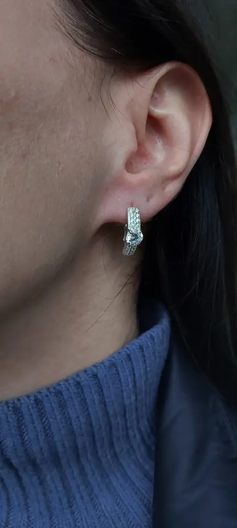 Сережки «Блискучі з каменем з позолотою» зі срібла 925 — фото 4