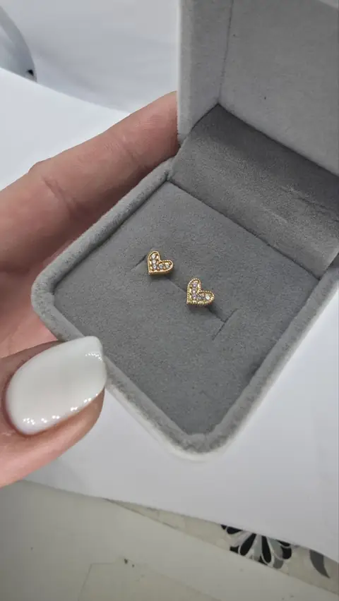 Сережки «Сердечко з камінцями з позолотою» зі срібла 925 — фото 2