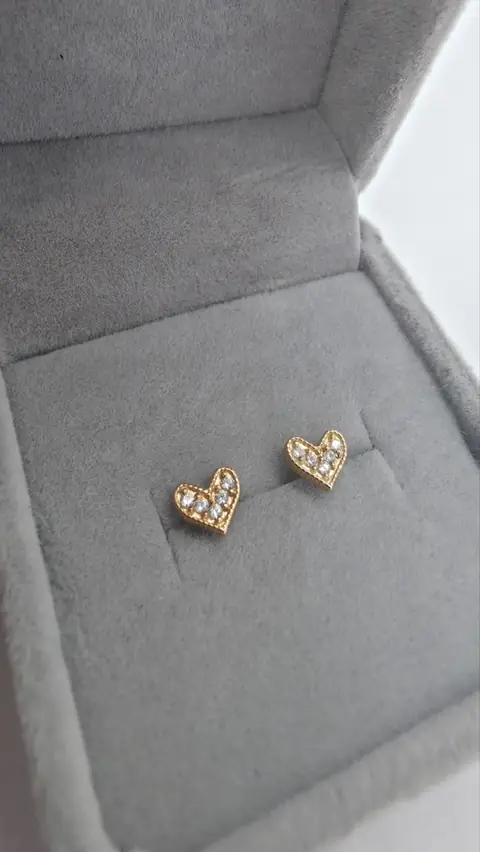 Сережки «Сердечко з камінцями з позолотою» зі срібла 925 — фото 3