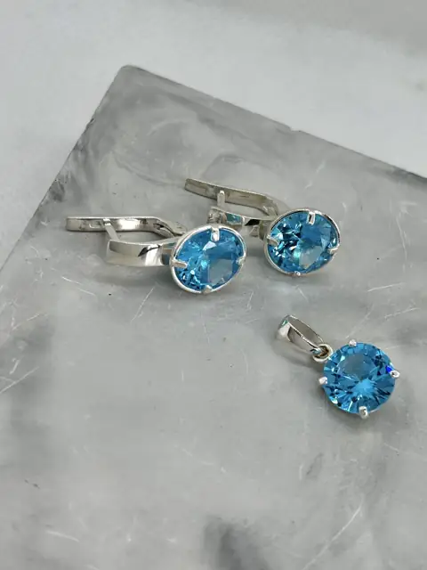Сережки з блакитним каменем