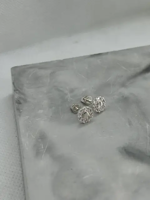 Сережки з безкольоровим каменем