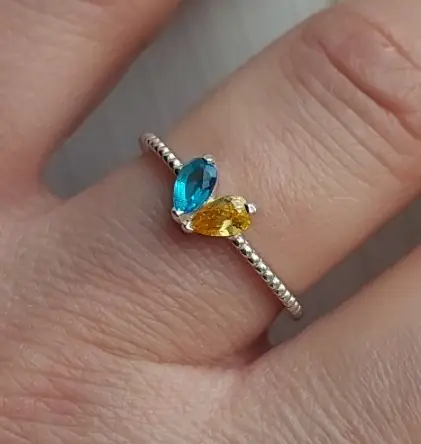 Каблучка «Серце з двох камінців UA» зі срібла 925 — фото 4